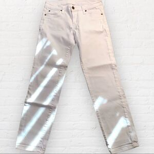 𝅺KUT from the Kloth white denim. Mid rise. Five pockets.